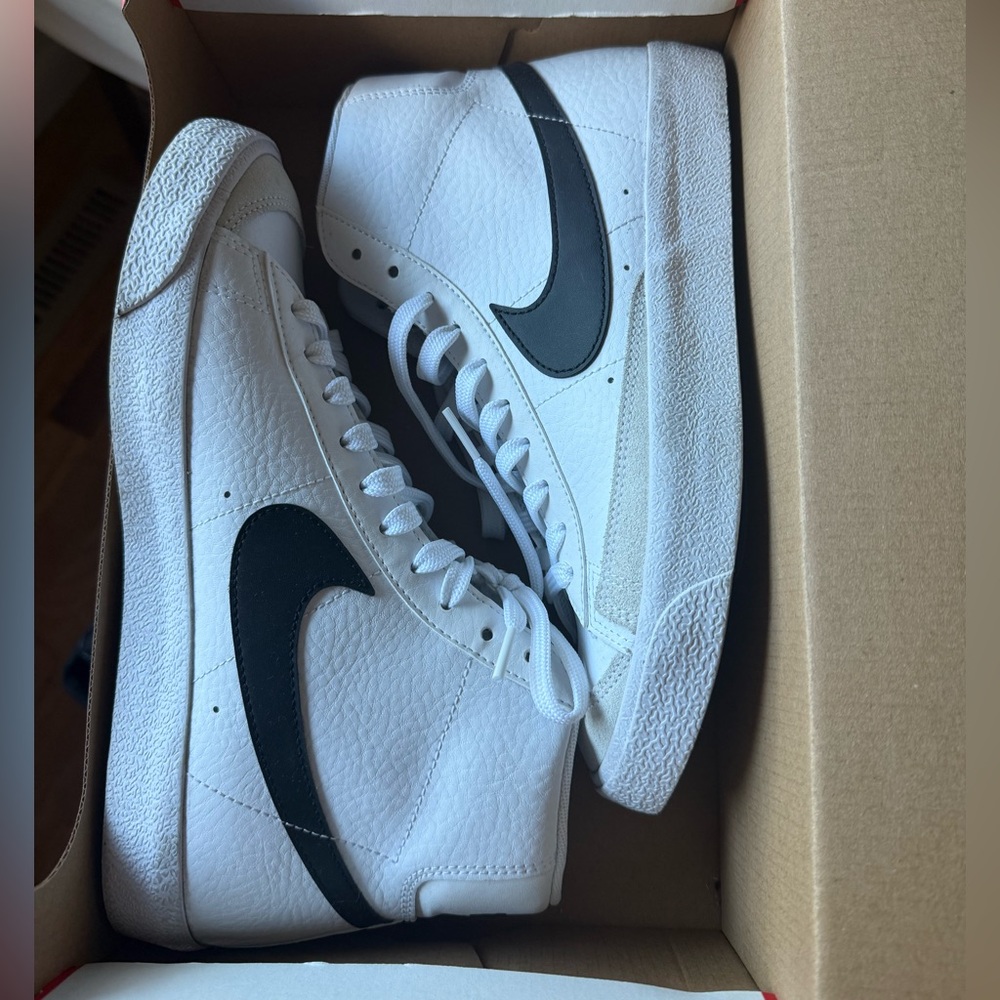 Nike Blazers Mid Y 7 or W 8.5